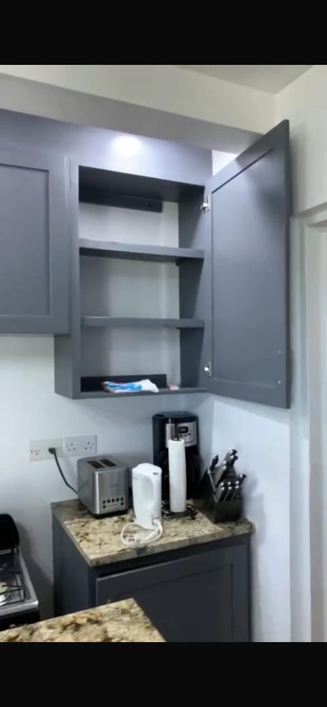 Cedars Apartment: Kitchen shelves