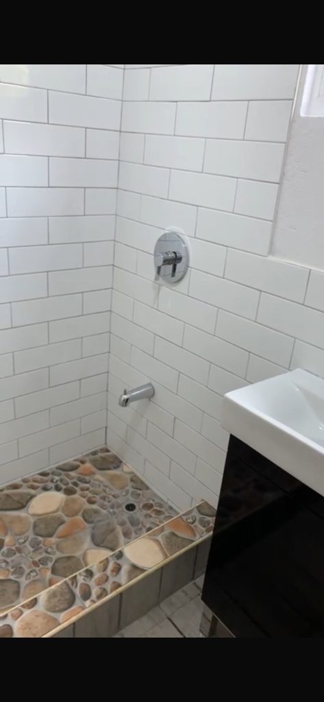 Cedars Apartment: Bathroom