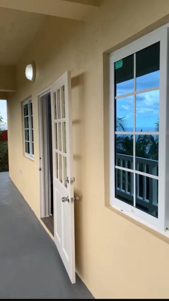 Cedars Apartment: Patio doors
